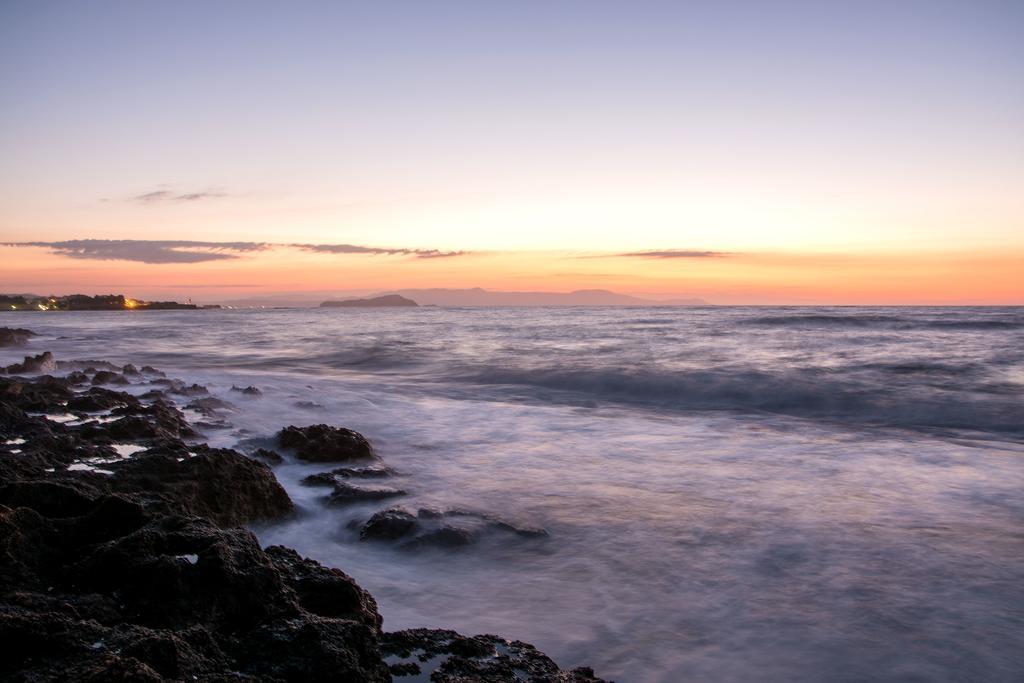 Отель Ocean Waves Ханья Экстерьер фото