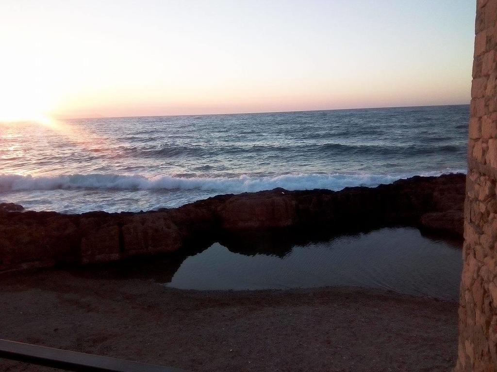 Отель Ocean Waves Ханья Экстерьер фото