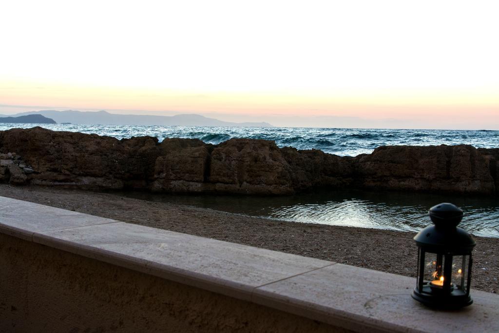 Отель Ocean Waves Ханья Экстерьер фото